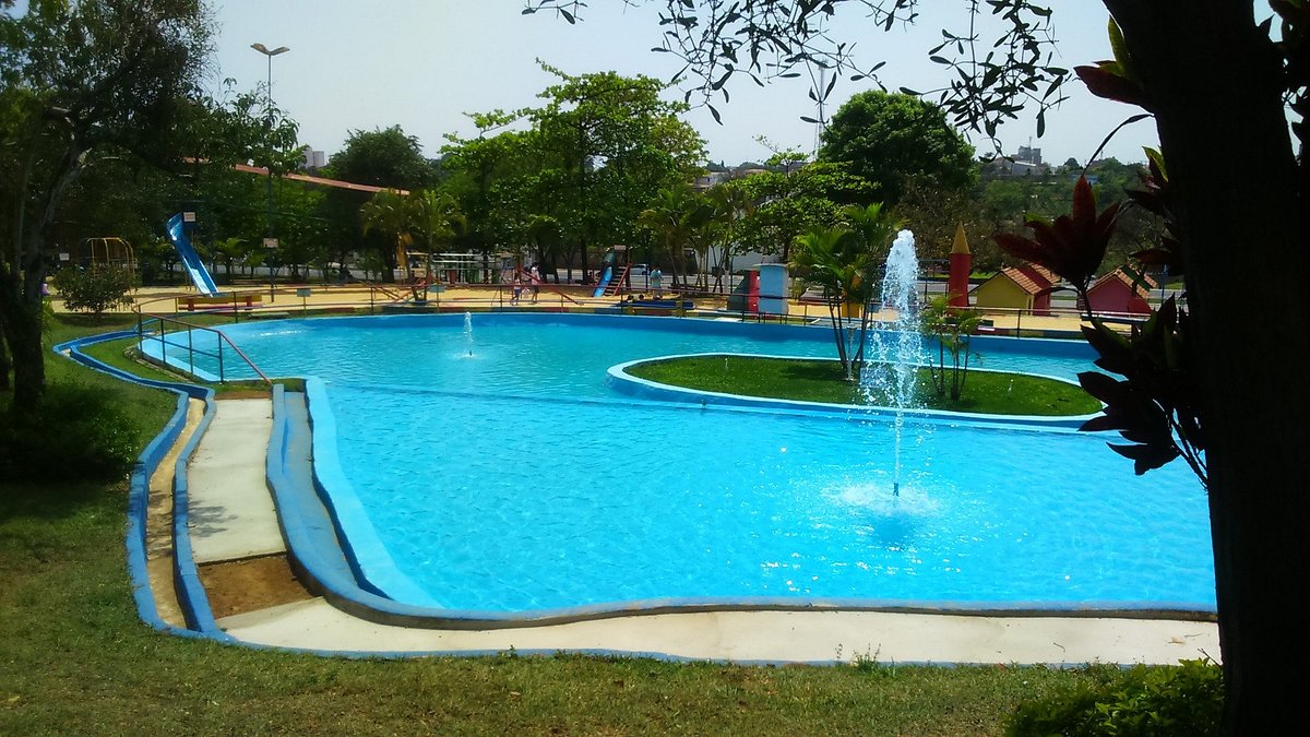 Diversão Aquática: Refresque-se nos Tobogãs e Piscinas - inspiração 1