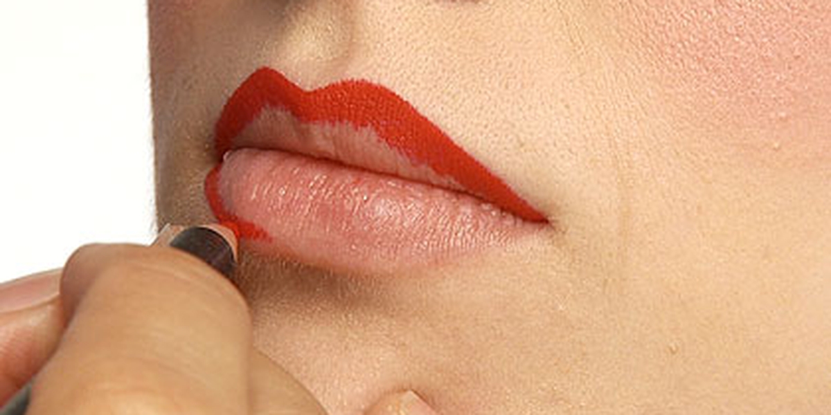 O Poder do Lápis Claro: Iluminando o Arco do Cupido e o Centro dos Lábios - inspiração 2