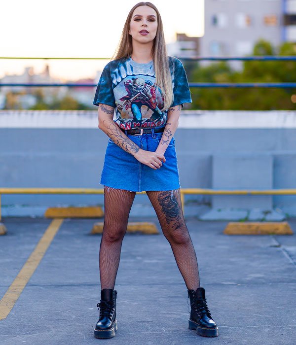 O Poder do Básico: Como Combinar Sua Camiseta Favorita no Dia a Dia - inspiração 1