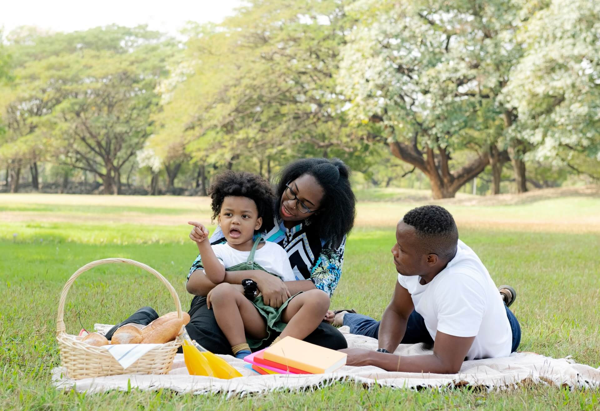 5 ideias de títulos:
1. Yoga ao Ar Livre: Conecte-se com a Natureza e Consigo Mesmo
2. Os 7 Benefícios Incríveis de Praticar Yoga ao Ar Livre
3. Guia Completo: Como Começar a Praticar Yoga em Parques e Praias
4. Yoga ao Ar Livre: Reduza o Estresse e Aumente sua Vitalidade
5. Desafios e Recompensas: A Experiência Única do Yoga na Natureza