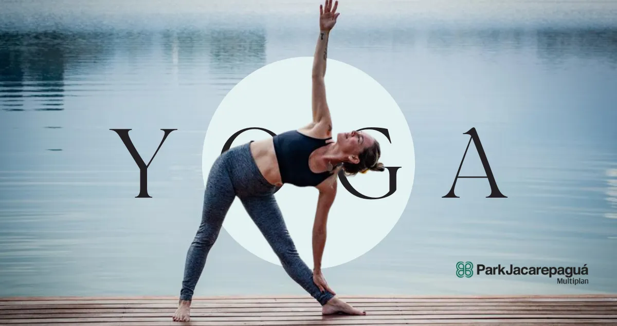 benefícios de fazer yoga no parque