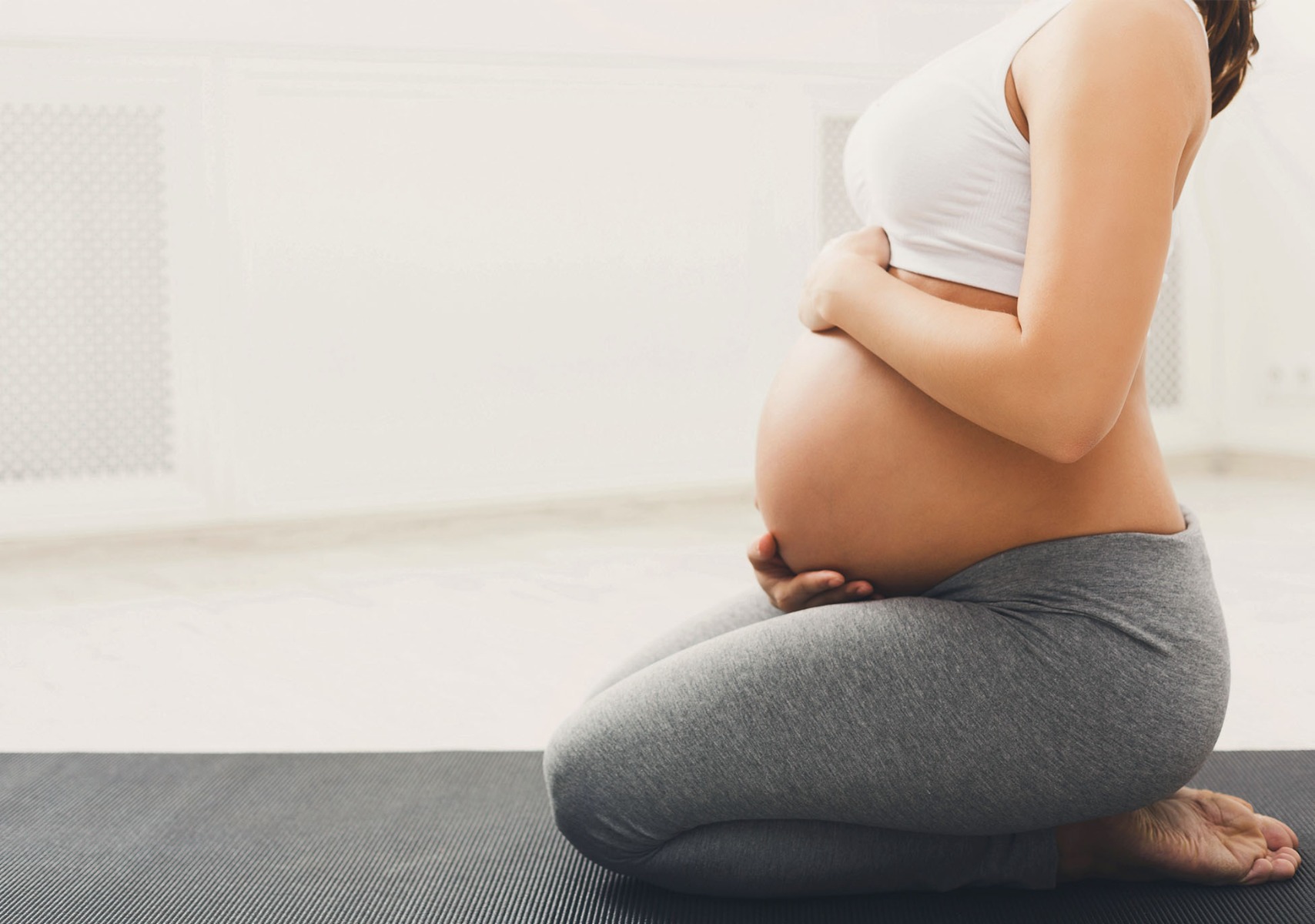 benefícios de fazer yoga para gestantes