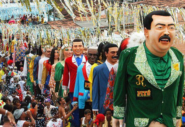 Bonecos gigantes celebridades