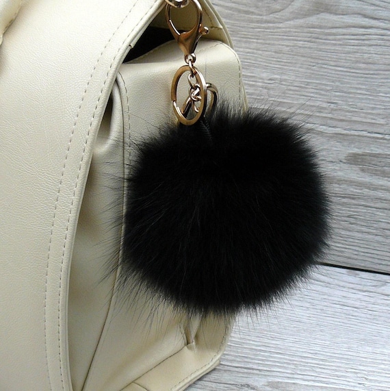 Personalize Suas Bolsas: Ideias Criativas com Chaveiros Pompom