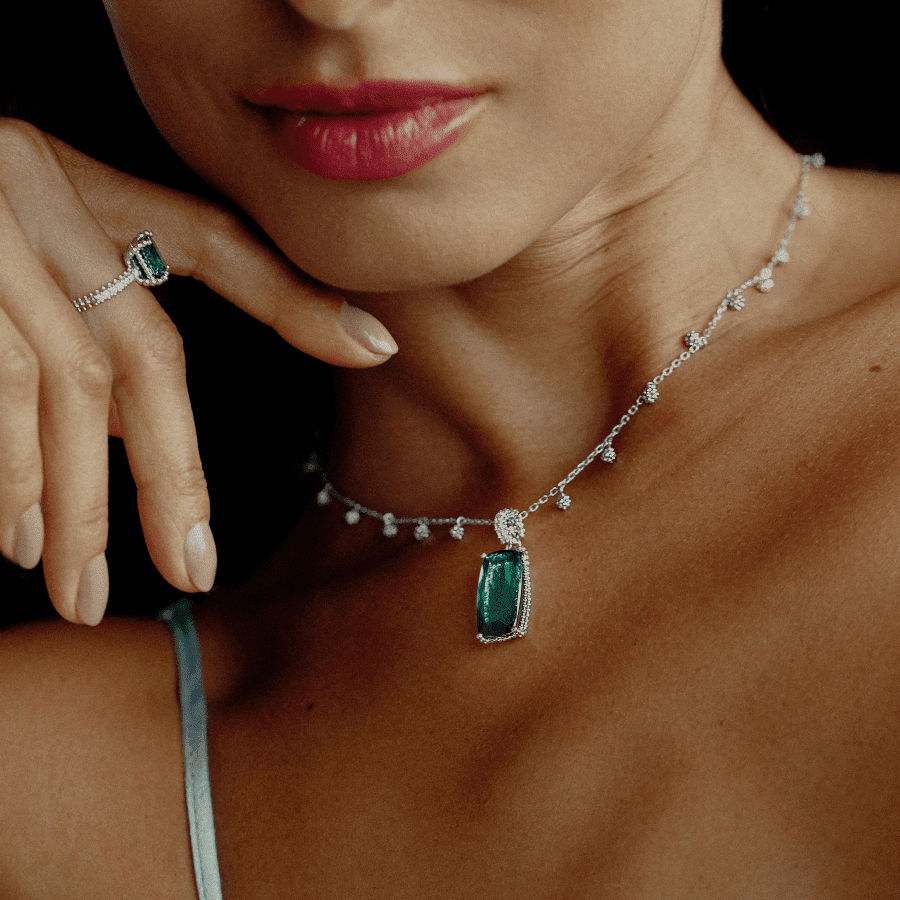 colar longo vs choker para gola alta qual escolher