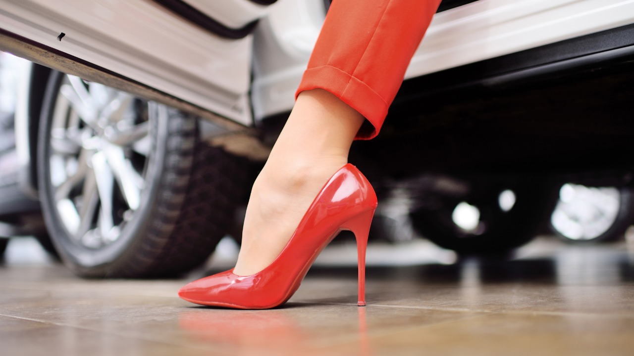 5 ideias de títulos:
1. Guia Definitivo: Como Dominar o Salto Alto em 7 Passos Simples
2. Do Básico ao Avançado: Evolua sua Caminhada de Salto Alto
3. Os Erros Mais Comuns ao Usar Salto Alto e Como Evitá-los
4. Salto Alto para Iniciantes: Conforto e Estilo sem Dor
5. Segredos de Estilo: Como Combinar Salto Alto com Qualquer Look