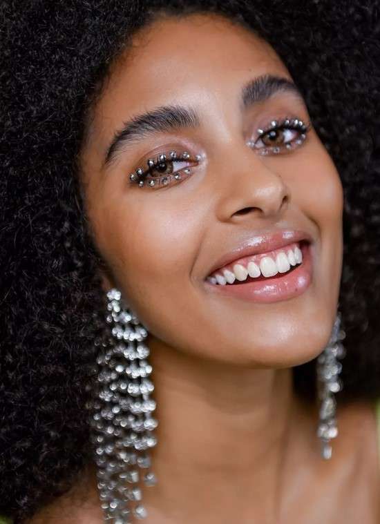 Guia completo de remoção de glitter e strass