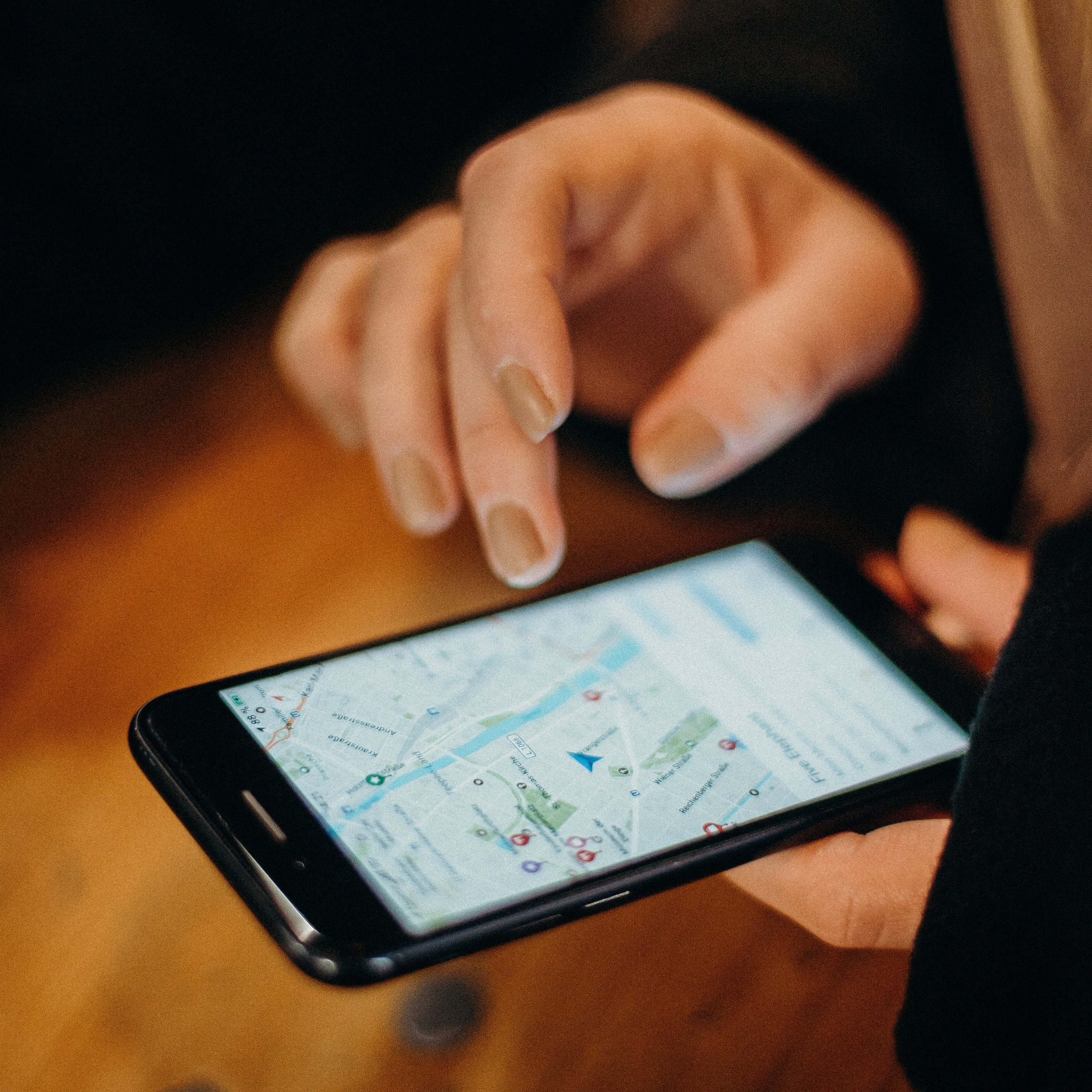 Configurando contatos de emergência para rastreamento automático