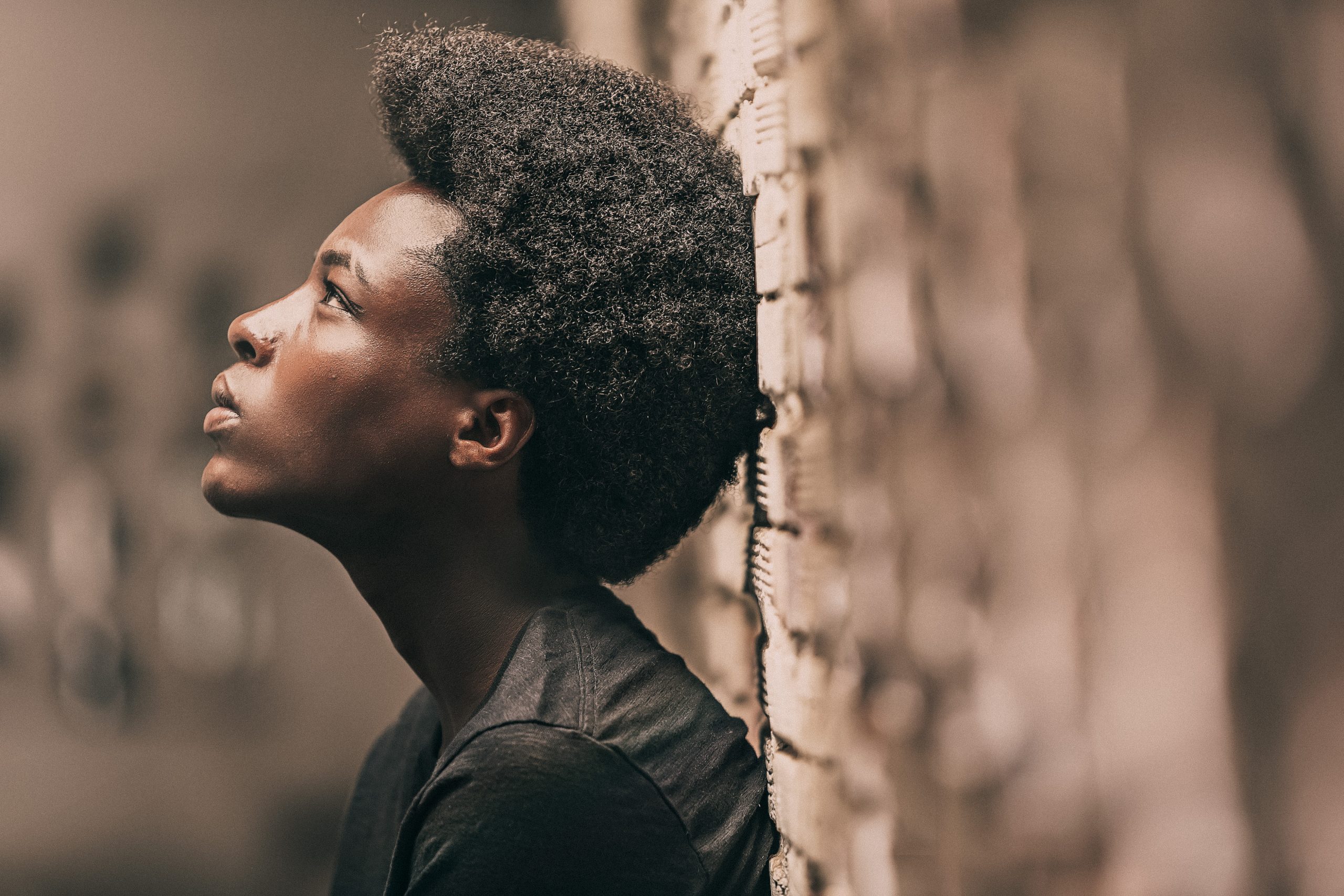 como cuidar de cabelo crespo masculino