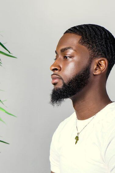 Guia Completo de Produtos Essenciais para Cabelo Crespo Masculino