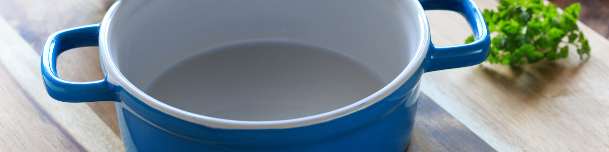 Utensílios Essenciais: O Que Usar (e o Que Não Usar) em Suas Panelas de Cerâmica