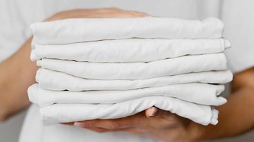O Guia Definitivo para Armazenar Roupas Brancas e Evitar o Amarelamento