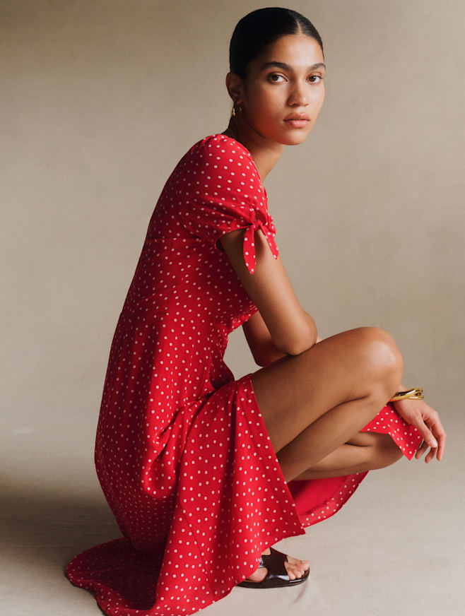 5 ideias de títulos:
1. Guia Completo: Como Lavar e Conservar Suas Peças de Seda
2. Segredos da Seda: Dicas Essenciais para Cuidar do Seu Tecido Delicado
3. Evite Danos: O Guia Definitivo para Lavar e Passar Seda
4. Armazenamento Perfeito: Mantenha Sua Roupa de Seda Impecável
5. Manchas em Seda: Como Remover Sem Estragar o Tecido