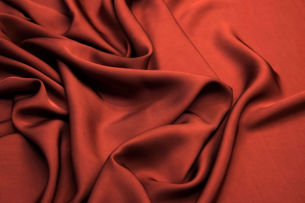 Passar roupa de viscose: O segredo para um tecido impecável sem brilho