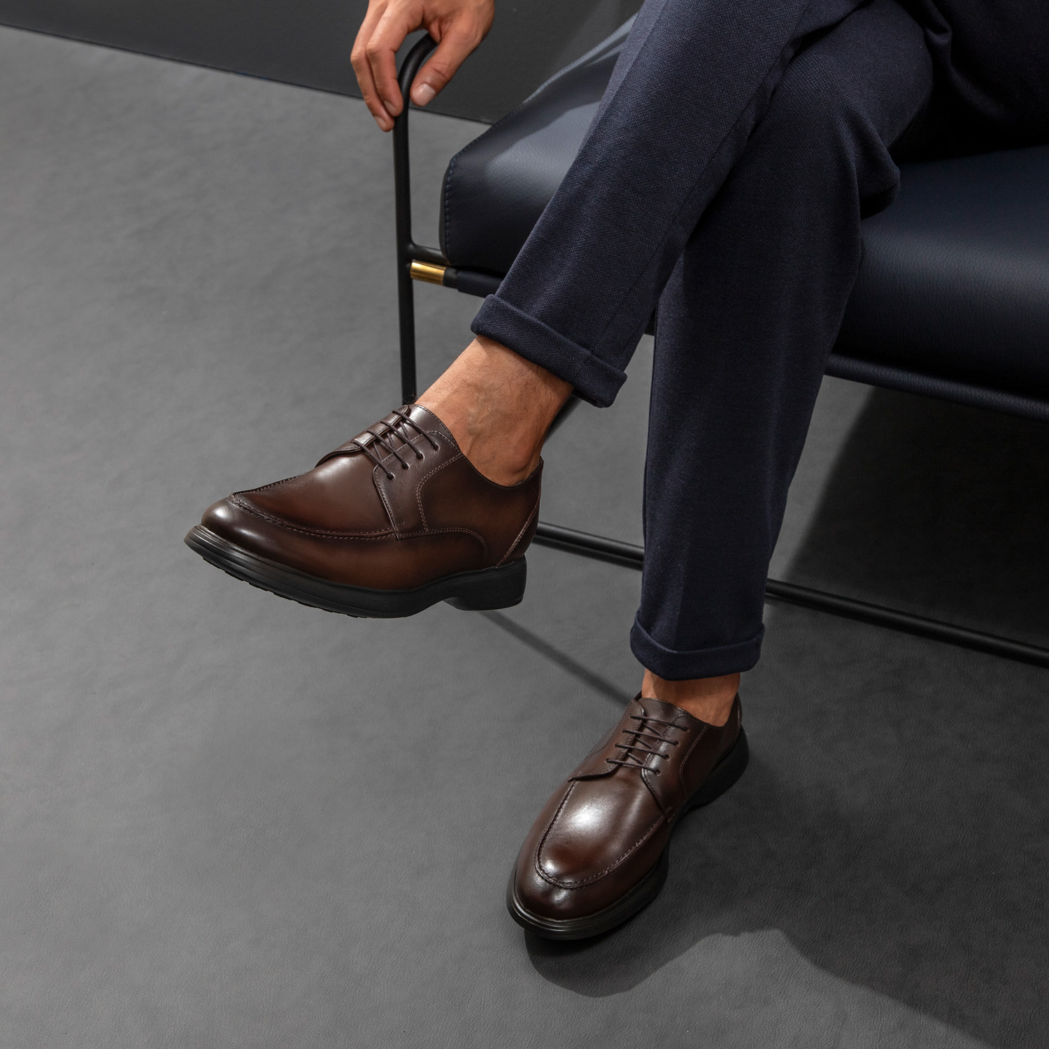 Como Evitar Rachaduras e Manchas em Sapatos de Couro de Rena