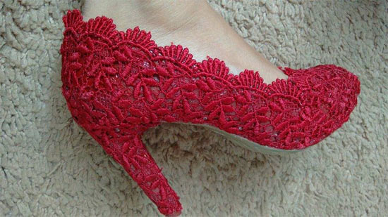 O Segredo da Secagem Perfeita: Evitando Danos e Amarelamento em Sapatos de Renda