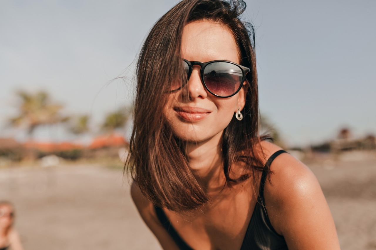 5 ideias de títulos:
1. Óculos de Sol com Proteção UV: O Guia Definitivo para Proteger Seus Olhos
2. UV400 vs. Lentes Escuras: Entenda a Verdadeira Proteção Solar
3. Os Riscos Ocultos dos Óculos de Sol Sem Proteção UV Adequada
4. Como Testar a Proteção UV dos Seus Óculos de Sol em Casa
5. Lentes Polarizadas e de Policarbonato: Qual a Melhor Opção para Você?