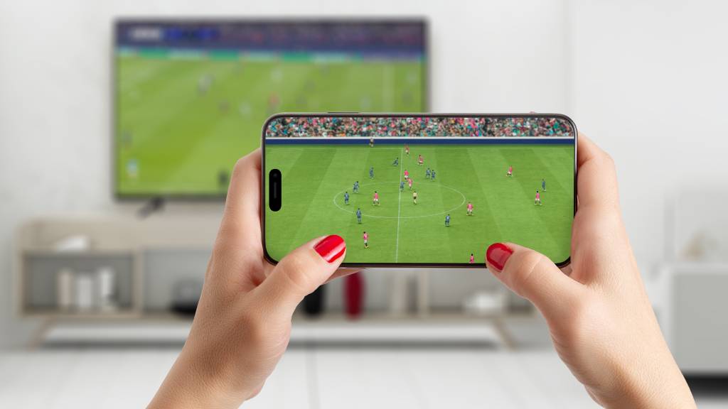 Como espelhar celular na TV Samsung passo a passo
Como usar o AirPlay para espelhar iPhone na TV
Guia completo: espelhar Android na TV
Alternativas para espelhar celular em TV não Smart
Solução de problemas: espelhamento de tela não funciona
