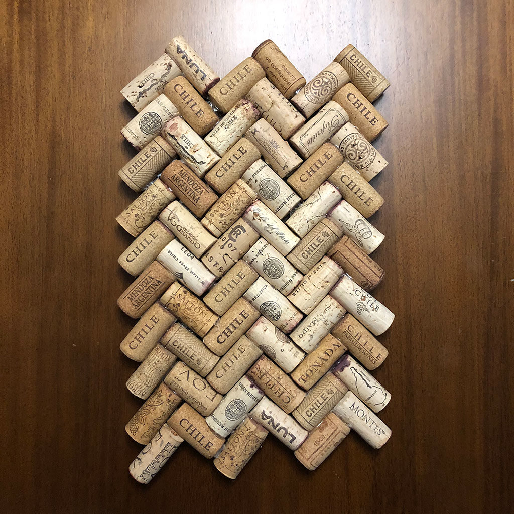 A História e Reutilização das Gaiolas de Espumante: Além da Miniatura