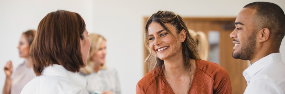 5 ideias de títulos:
1. Networking para Tímidos: Desmistificando a Timidez em Conexões Profissionais
2. O Poder da Escuta Ativa: Como Tímidos Podem Dominar o Networking
3. Networking Online vs. Presencial: Estratégias para Pessoas Tímidas
4. Prepare-se para o Sucesso: Dicas de Networking para Eventos
5. Networking com Propósito: Foque em Ajudar e Crie Conexões Duradouras