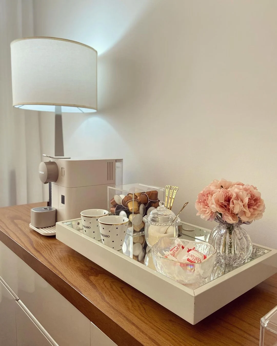 Decoração Biofílica: Como Integrar Plantas no Seu Cantinho do Café