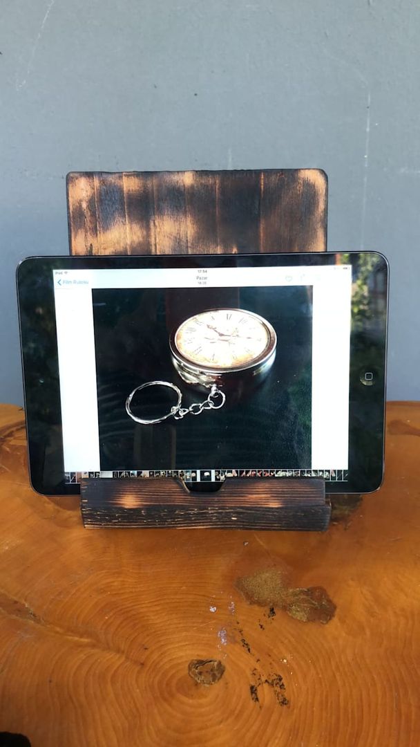 Ideias Criativas de Suportes de Madeira para Celular e Livros