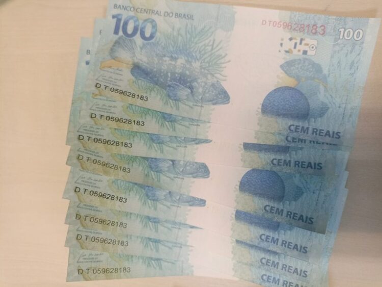 O Que Fazer ao Receber uma Nota Suspeita de Falsidade