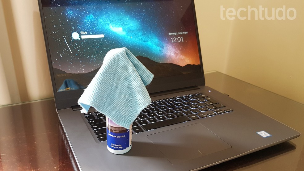 como limpar a tela do notebook corretamente