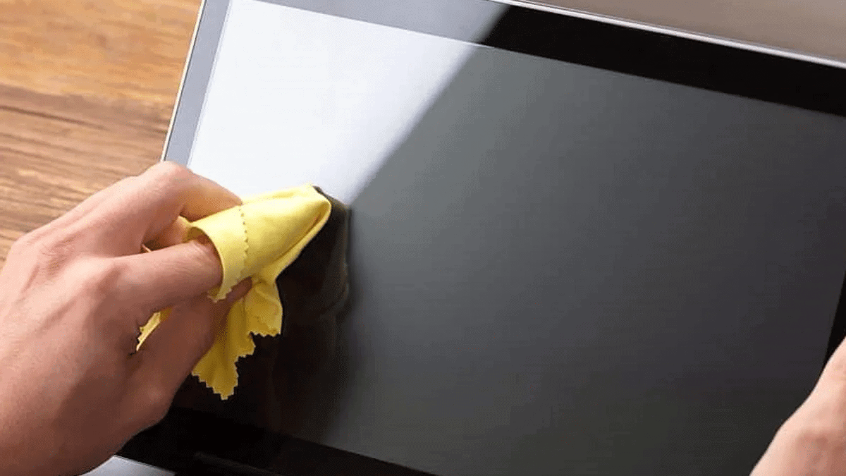 Como remover manchas persistentes da tela do seu notebook