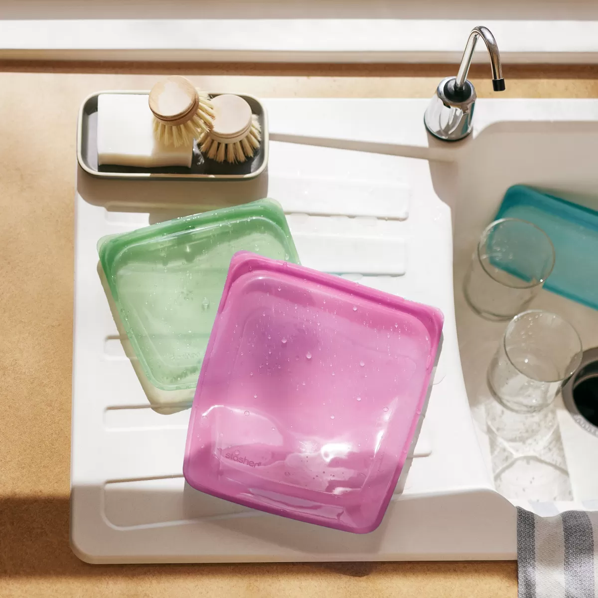 5 ideias de títulos:
1. Guia Completo: Como Limpar e Conservar Sua Coleção de Selos
2. Selos Raros: Dicas Essenciais de Limpeza e Manuseio
3. Desmistificando a Limpeza de Selos: Métodos Seguros e Eficazes
4. Proteja Seu Investimento: A Importância da Conservação de Selos
5. Deixe Seus Selos Como Novos: Técnicas de Limpeza para Colecionadores