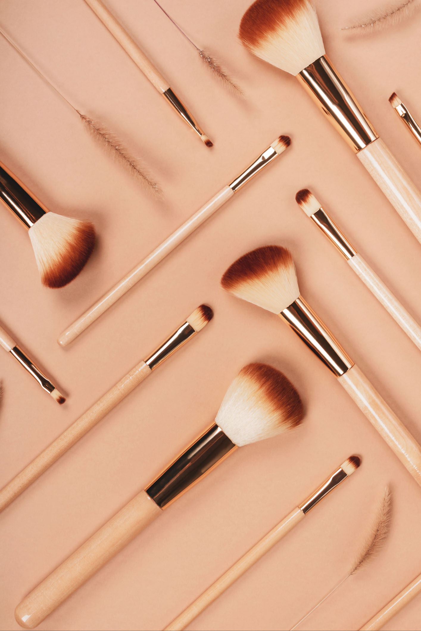 A Importância da Limpeza Regular dos Seus Pincéis de Maquiagem