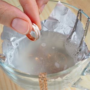 Pasta de Dente na Prata: Mitos e Verdades sobre a Limpeza