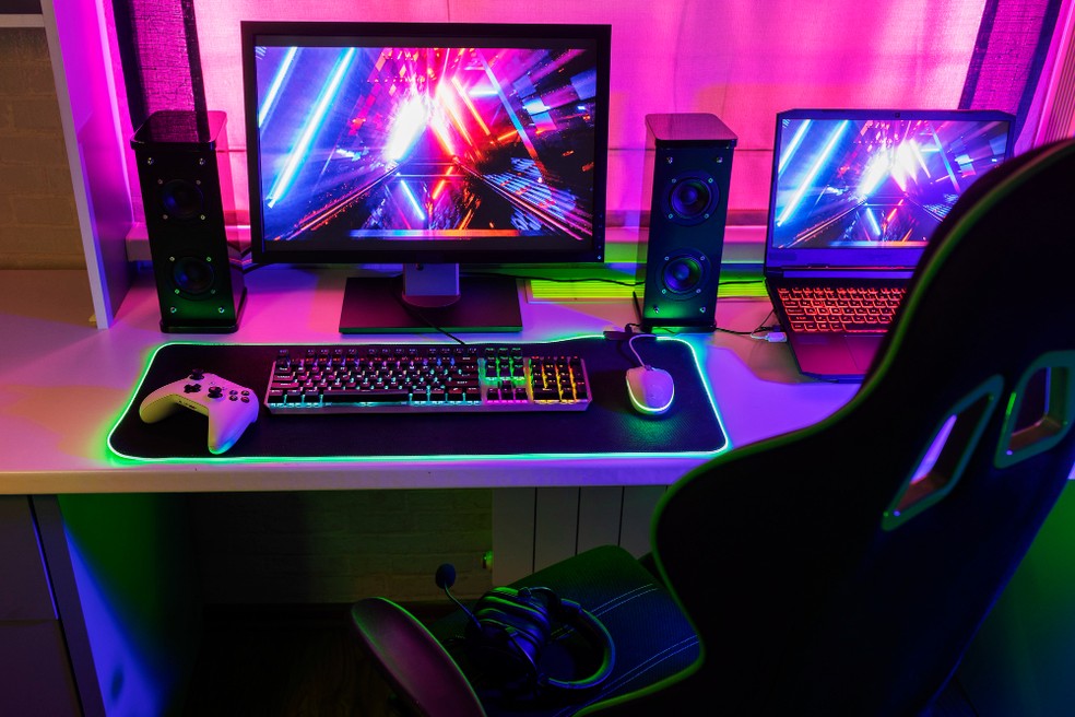 Iluminação e Decoração: Detalhes que Transformam seu Setup Minimalista