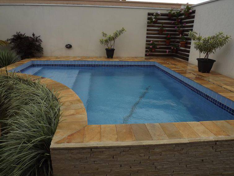 Como Escolher o Revestimento Ideal para o Entorno da Sua Piscina