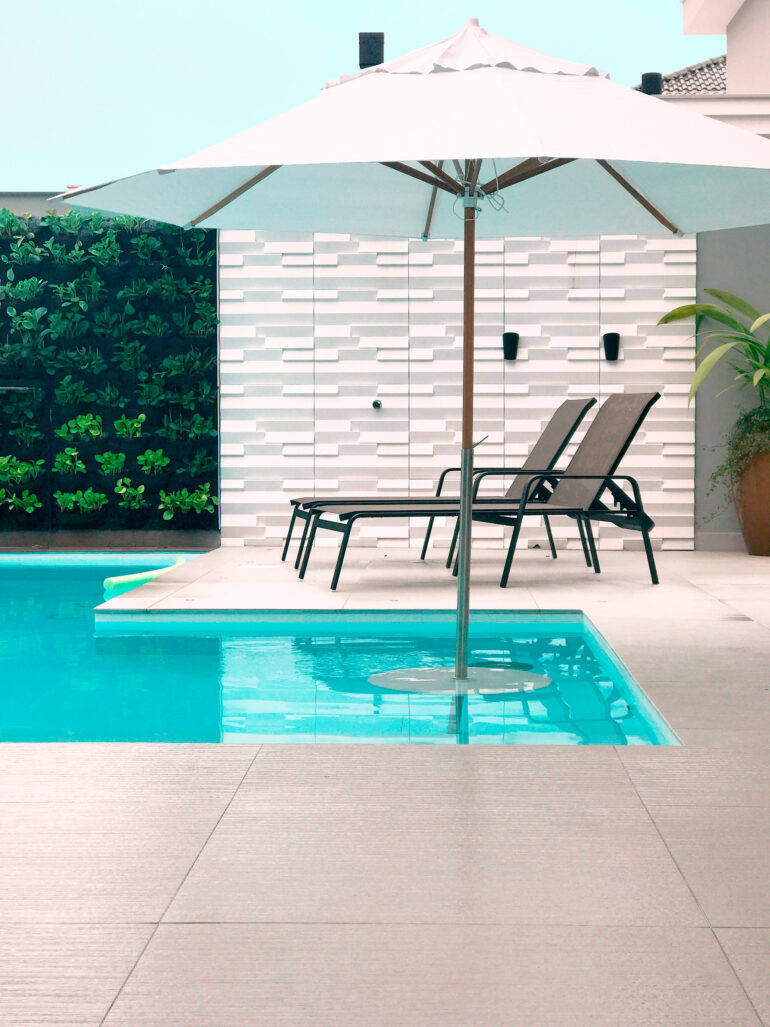 Iluminação para Piscina: Crie um Ambiente Mágico e Seguro