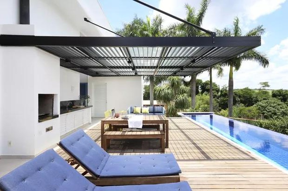 Policarbonato e Materiais Naturais