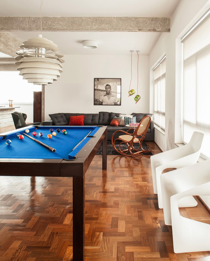 5 ideias de títulos:
1. Transforme sua Sala de Jogos: Dicas Essenciais de Layout e Organização
2. Iluminação e Ambiência: Crie a Atmosfera Perfeita para sua Sala de Jogos
3. Armazenamento Inteligente: Soluções Criativas para sua Área de Lazer
4. Do Pebolim à Sinuca: Planejando o Espaço Ideal para Cada Jogo
5. Conforto e Estilo: Os Detalhes que Elevam sua Sala de Jogos