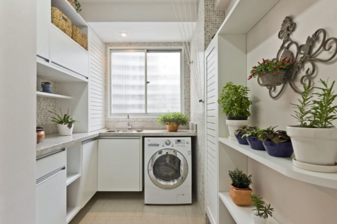 Produtos de limpeza essenciais: O que ter e como armazenar na lavanderia