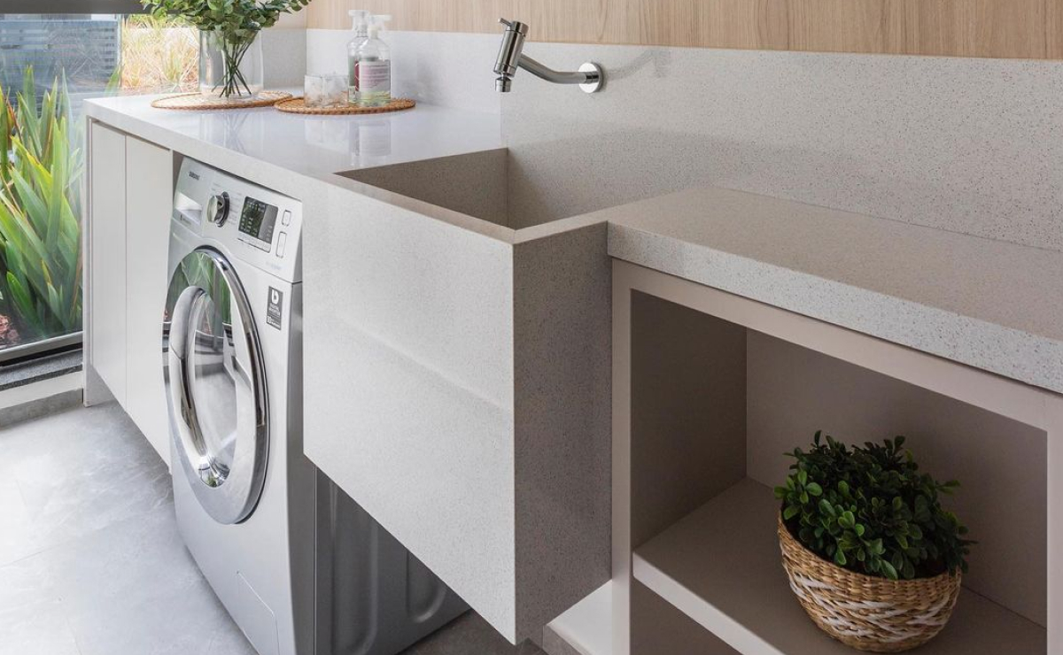 Nichos embutidos vs. externos: qual a melhor opção para sua área de serviço?