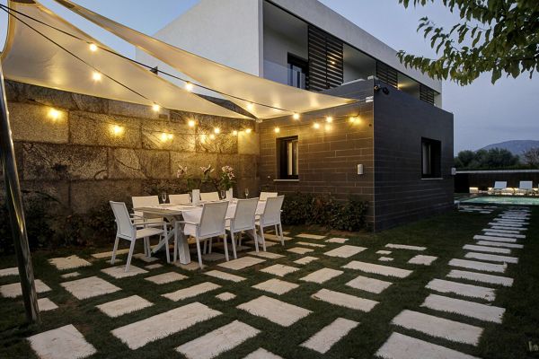 Materiais Ideais para Pisos e Revestimentos de Áreas Externas: Durabilidade e Estilo