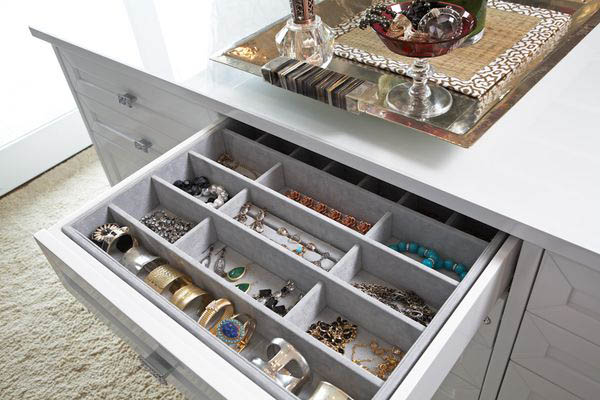 como organizar a gaveta de bijuterias