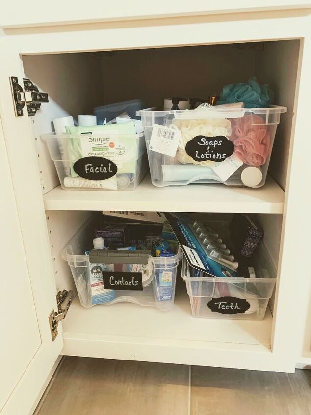 Como organizar bonés em prateleiras