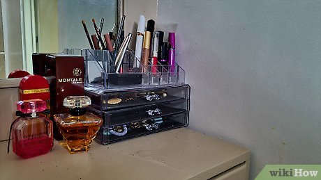 como organizar a gaveta de perfumes