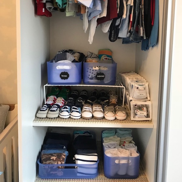 Como Dobrar Roupas de Bebê para Economizar Espaço