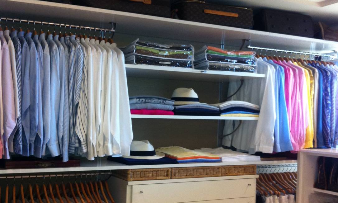 como organizar a gaveta de roupas de ginástica masculina