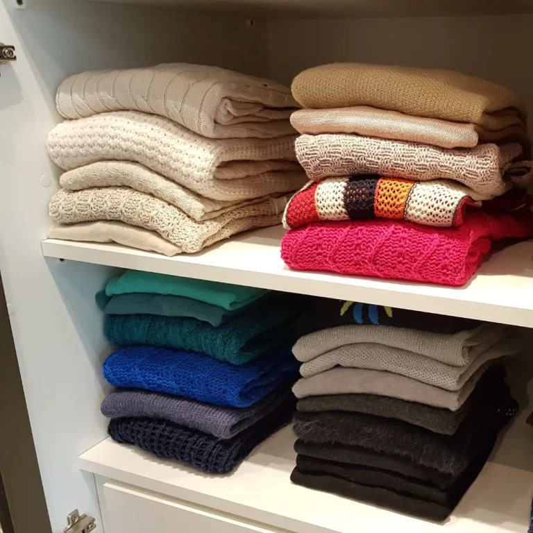 como organizar a gaveta de roupas de praia feminina