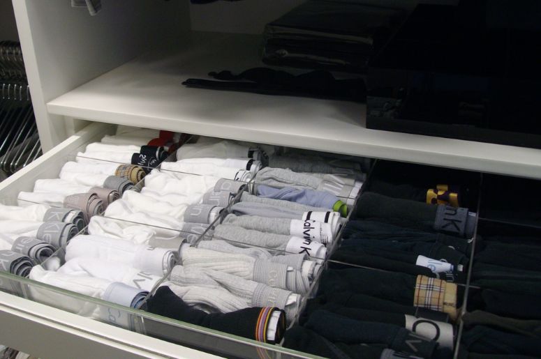 5 ideias de títulos:
1. Gaveta de Praia Masculina Impecável: Guia Completo de Organização
2. Dobre e Guarde: Técnicas Infalíveis para Roupas de Praia Masculinas
3. Organize sua Gaveta de Praia em 5 Passos Simples
4. A Revolução da Gaveta de Praia: Do Caos à Ordem Perfeita
5. Acessórios de Praia Masculinos: Como Guardar Tudo em seu Lugar