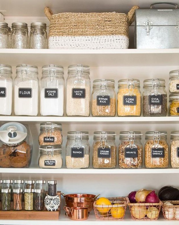 10 Acessórios Essenciais para Organizar Armários Pequenos