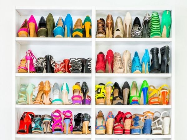 como organizar sapatos em sapateira pequena