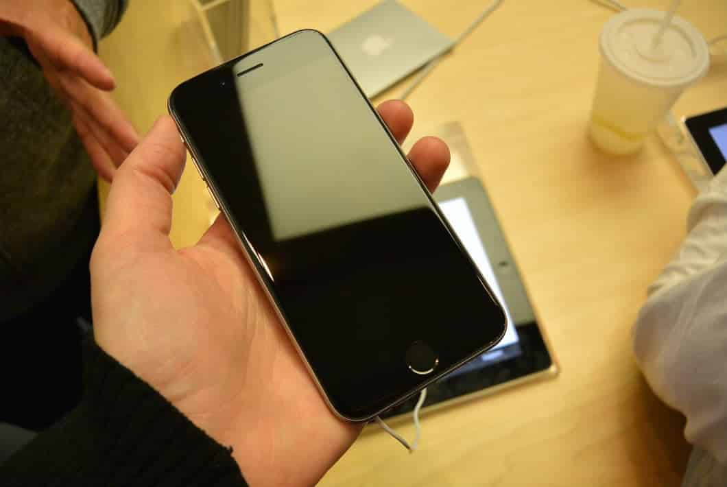 5 Títulos para Posts Satélites:
1. Pasta de Dente na Tela do Celular: O Mito Desvendado pela Ciência
2. Bicarbonato de Sódio vs. Tela do Celular: Por Que Você Não Deve Tentar
3. Borracha Escolar: Uma Solução Visualmente Enganosa para Riscos na Tela
4. As Melhores Películas para Proteger e Disfarçar Riscos na Tela do seu Smartphone
5. Polimento Profissional de Tela: Quando Vale a Pena para Recuperar seu Celular?